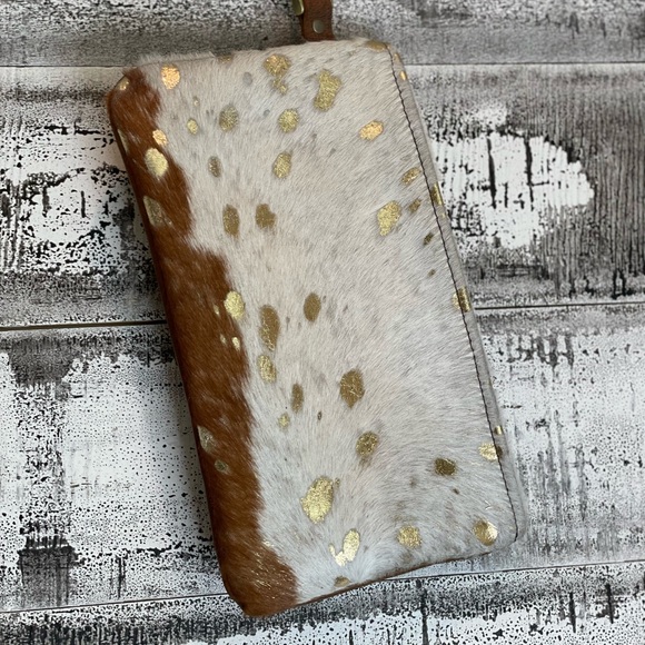 Metallic Leather Acid Wash White & Gold Wristlet sized 10" W X 6 1/5" - Picture 3 of 11